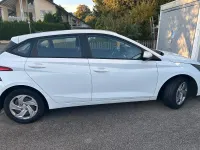 Gebraucht Hyundai i20 Select 101 PS (74 kW) 2022 Weiß Kleinwagen