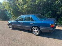 Gebraucht Mercedes E260 160 PS (117 kW) 1987 Blau Limousine
