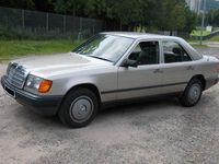 Gebraucht Mercedes E230 132 PS (97 kW) 1988 Silber Limousine