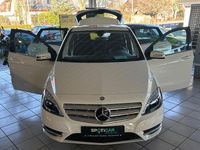 Gebraucht Mercedes 180 122 PS (89 kW) 2012 Weiß Limousine