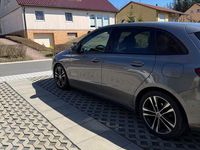 Gebraucht Mercedes B180 116 PS (85 kW) 2019 Grau Van / Kleinbus