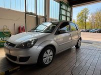Gebraucht Ford Fiesta 69 PS (50 kW) 2007 Silber Kleinwagen