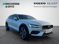 Gebraucht Volvo V60 CC Plus 250 PS (183 kW) 2024 Crystalwhite pearl (metallic) Kombi