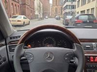 Gebraucht Mercedes E240 Elegance 170 PS (125 kW) 2000 Silber Limousine