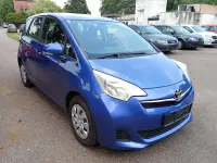 Gebraucht Toyota Verso-S Club 99 PS (72 kW) 2013 Blau Van / Kleinbus