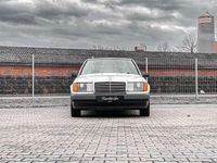 Gebraucht Mercedes 200 72 PS (52 kW) 1985 Weiß metallic Limousine