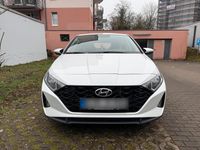 Gebraucht Hyundai i20 101 PS (74 kW) 2021 Weiß Kleinwagen