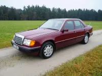 Gebraucht Mercedes E230 132 PS (97 kW) 1991 Rot Limousine