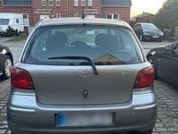 Gebraucht Toyota Yaris 87 PS (63 kW) 2004 Silber Kleinwagen