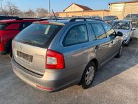 Gebraucht Skoda Octavia Fun 105 PS (77 kW) 2012 Grau Kombi