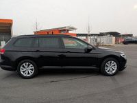 Gebraucht VW Passat 125 PS (91 kW) 2018 Schwarz Kombi