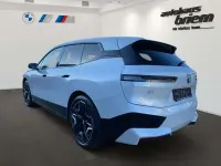 Gebraucht BMW iX Sport Line 239 kW (326 PS) 2023 Mineralweiß SUV