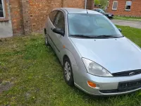 Gebraucht Ford Focus 75 PS (55 kW) 1999 Silber Kleinwagen