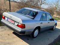 Gebraucht Mercedes E230 132 PS (97 kW) 1989 Gold Limousine