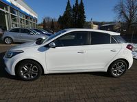 Gebraucht Hyundai i20 101 PS (74 kW) 2018 Weiß Limousine