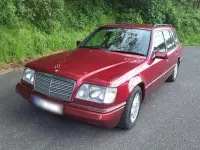 Gebraucht Mercedes E220 150 PS (110 kW) 1993 Rot Kombi