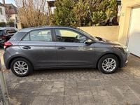 Gebraucht Hyundai i20 Classic 84 PS (61 kW) 2015 Grau Kleinwagen