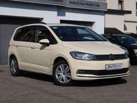 Gebraucht VW Touran 150 PS (110 kW) 2023 Gelb Van / Kleinbus