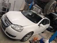 Gebraucht VW Golf VI 105 PS (77 kW) 2009 Weiß Kleinwagen