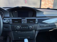 Gebraucht BMW 320 177 PS (130 kW) 2009 Grau Limousine