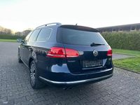 Gebraucht VW Passat 140 PS (102 kW) 2012 Blau Limousine