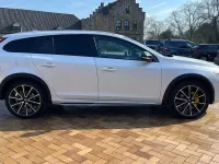Gebraucht Volvo V60 CC Summum 190 PS (139 kW) 2016 Weiß Kombi