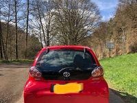 Gebraucht Toyota Aygo 68 PS (50 kW) 2014 Rot Kleinwagen