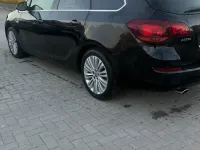 Gebraucht Opel Astra 140 PS (102 kW) 2011 Schwarz Kombi