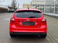 Gebraucht Ford Focus Champions Edition 150 PS (110 kW) 2012 Rot Limousine