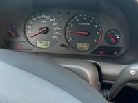 Second-hand Volvo V40 122 CP (89 kW) 2003 Negru Break