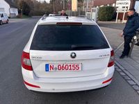 Gebraucht Skoda Octavia Ambition 150 PS (110 kW) 2014 Weiß Kleinwagen