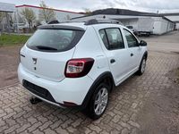 Gebraucht Dacia Sandero Stepway 90 PS (66 kW) 2014 Weiß Limousine