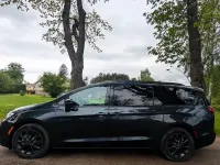 Gebraucht Chrysler Pacifica 291 PS (214 kW) 2021 Grau Van