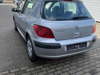 Gebraucht Peugeot 307 109 PS (80 kW) 2002 Silber Limousine