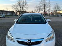 Używany Opel Astra 64 KM (47 kW) 2010 Biały Hatchback