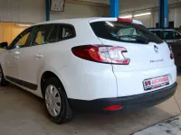 Gebraucht Renault Mégane GrandTour Authentique 116 PS (85 kW) 2016 Gletscherweiss Kombi