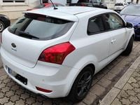 Gebraucht Kia Ceed 125 PS (91 kW) 2012 Weiß Kleinwagen