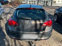 Gebraucht Opel Astra 140 PS (102 kW) 2013 Grau Limousine