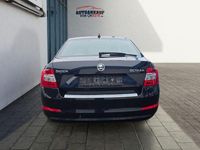 Gebraucht Skoda Octavia Elegance 140 PS (102 kW) 2014 Schwarzmagic perleffekt Kleinwagen