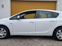 Gebraucht Opel Astra Selection 101 PS (74 kW) 2014 Weiß Limousine