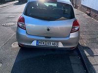 Gebraucht Renault Clio II Authentique 75 PS (55 kW) 2011 Silber Limousine