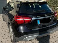 Gebraucht Mercedes GLA200 156 PS (114 kW) 2018 Schwarz SUV
