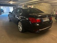 Gebraucht BMW 740 306 PS (225 kW) 2011 Schwarz Limousine