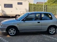 Gebraucht Daihatsu Charade 84 PS (61 kW) 1998 Silber Limousine