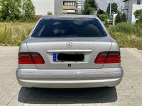Gebraucht Mercedes E320 Avantgarde 224 PS (164 kW) 2000 Silber Limousine