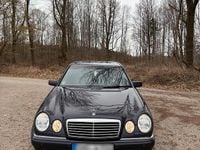 Gebraucht Mercedes E280 Avantgarde 204 PS (150 kW) 1997 Violet Limousine