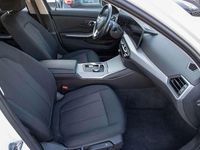 Gebraucht BMW 320e 204 PS (150 kW) 2022 Alpinweiß uni Kombi