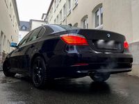 Gebraucht BMW 523 190 PS (139 kW) 2007 Blau Limousine