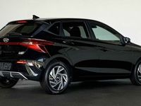 Gebraucht Hyundai i20 101 PS (74 kW) 2024 Grün / mangrove green pearl Kleinwagen