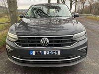 Gebraucht VW Tiguan Basis 150 PS (110 kW) 2021 Grau SUV